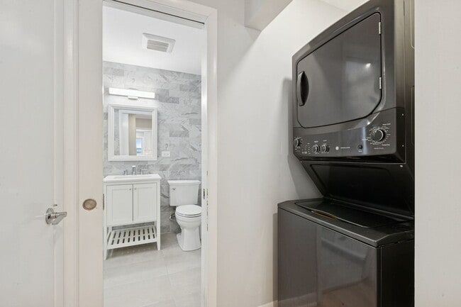 Building Photo - 2607 McDaniel Ave