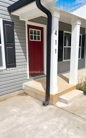Building Photo - 411 E Torbush St