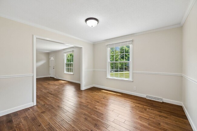 Building Photo - Pet Friendly Four Bedroom with Basement!