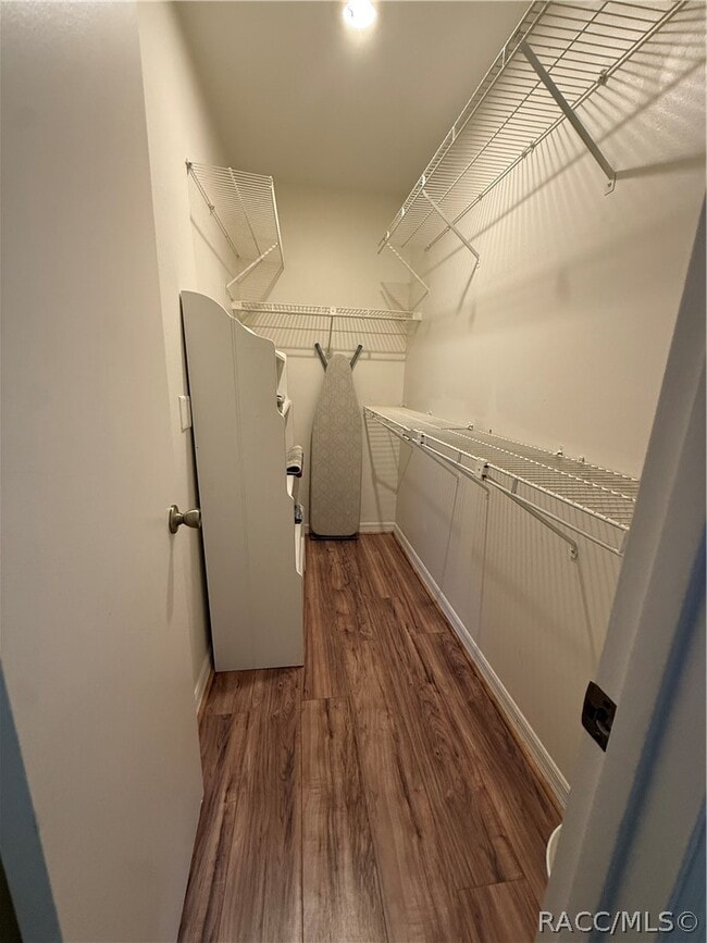 Building Photo - 955 SE Mayo Dr