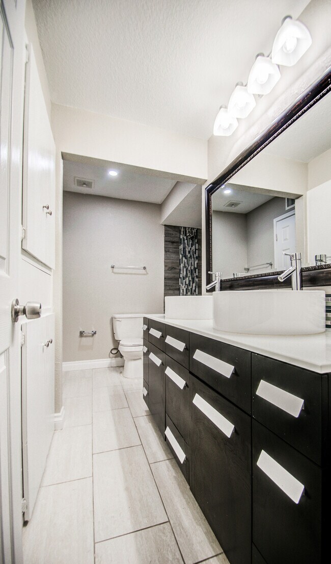 Building Photo - Beautifully remodeled corner 4/2 with pool...