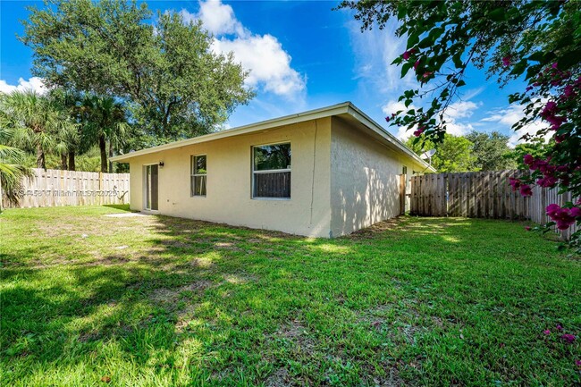 Building Photo - 1508 NW 7th Terrace