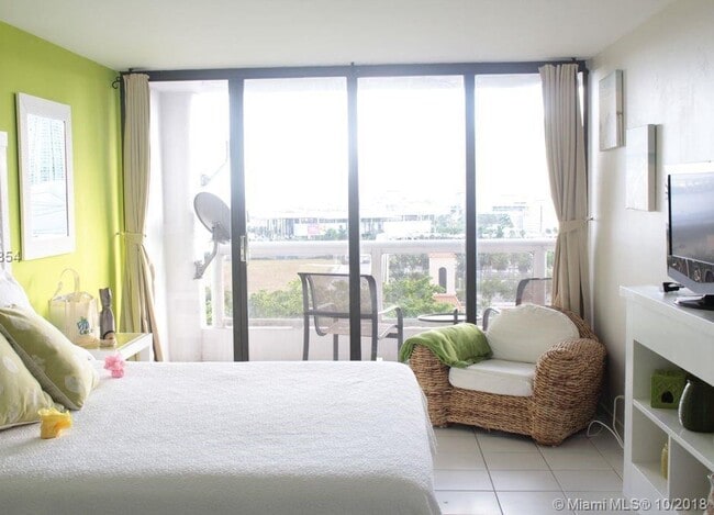 Building Photo - 1717 N Bayshore Dr