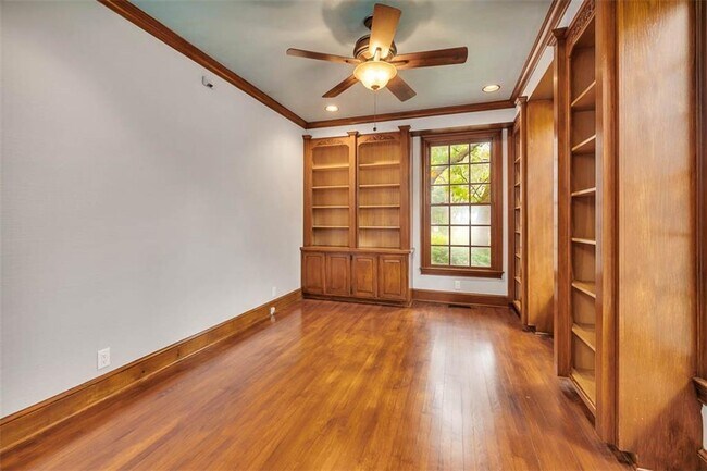 Building Photo - 210 Settlers Rd