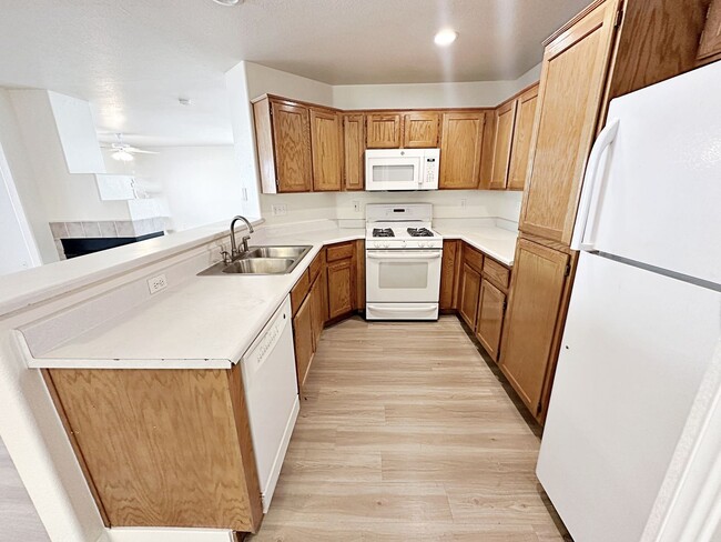 Building Photo - 4 BEDROOM WITH LOFT IN CUL DE SAC IN LONE MOUNTAIN