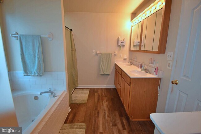 Building Photo - 34 Ashcroft Dr