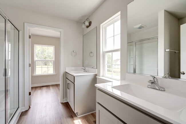 Building Photo - 301 Northfield Hts Ln