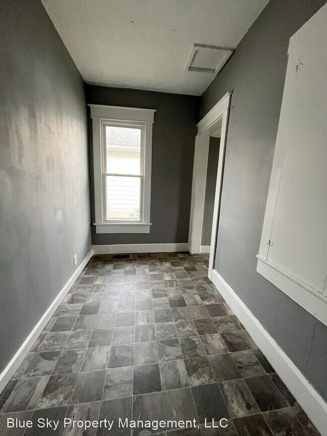 Building Photo - 3 br, 1 bath House - 1602 W Adams