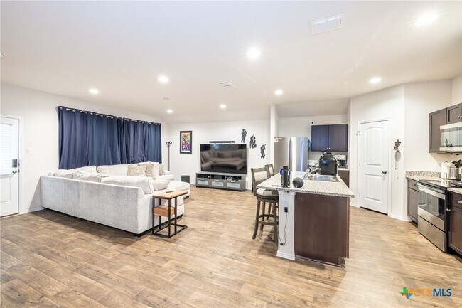Building Photo - 860 Margay Lp