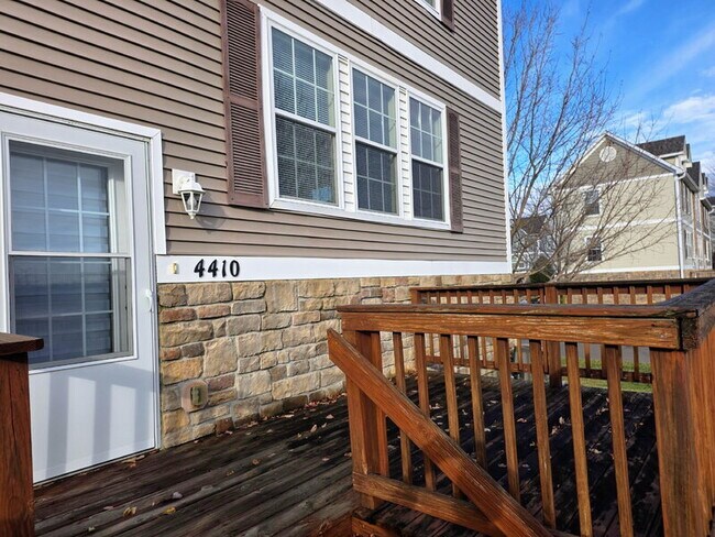 Building Photo - 4410 152 Street