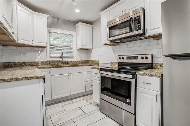 Building Photo - 5918 Anderson Ave