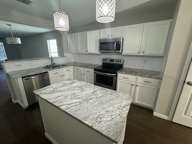 Building Photo - Nice Open  1 story 3 bedroom 2 bath in wes...