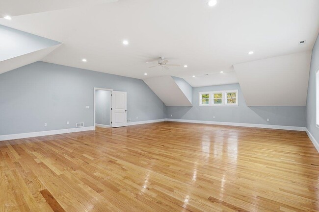 Building Photo - 22 Austin Ln