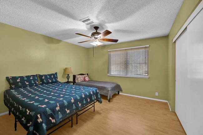 Building Photo - PARTIALLY FURNISHED 3 BEDROOM TOWNHOME NEAR CHINATOWN & STRIP