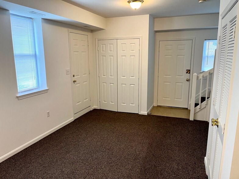 Building Photo - 1104 W 38th St