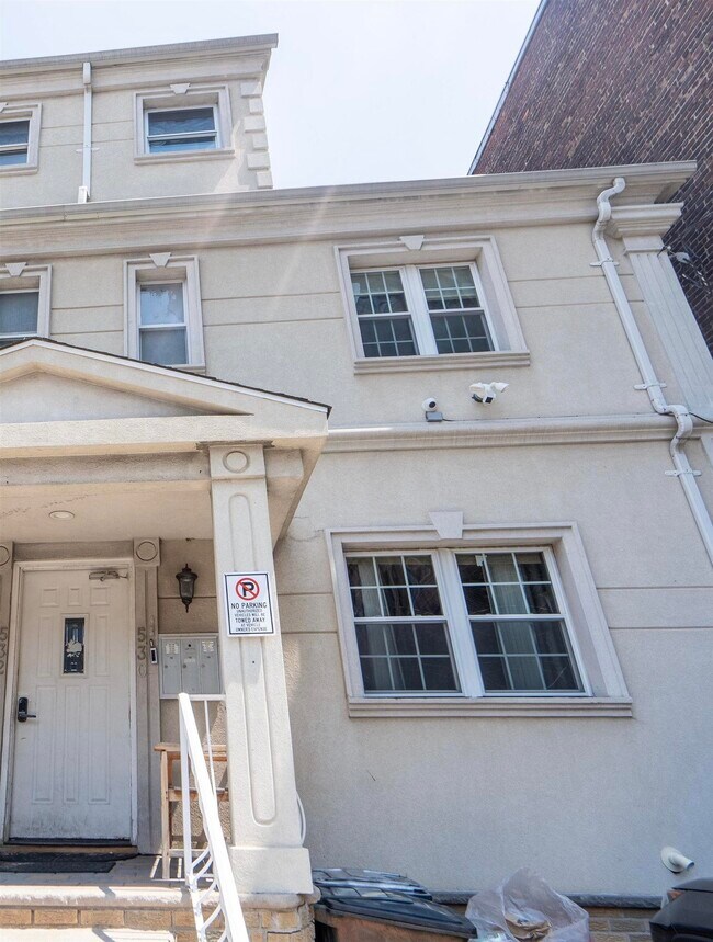 Building Photo - 530 40th St