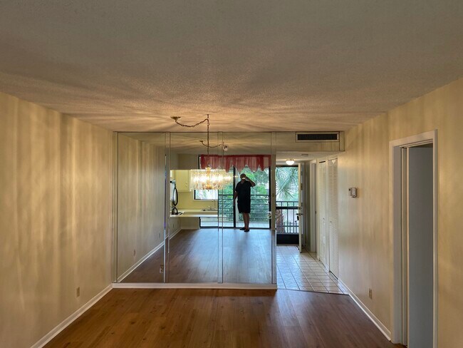 Building Photo - 4760 Lucerne Lakes Blvd