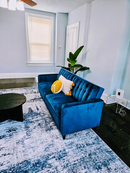 Living room - 1923 Dana Ave