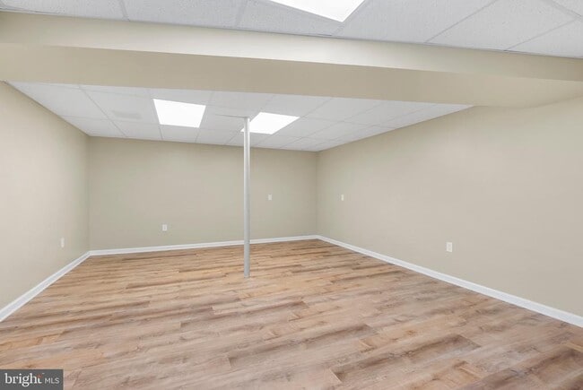 Building Photo - 607 E Wheel Rd