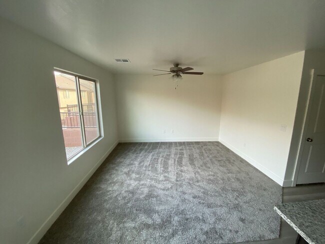 Building Photo - Modern Comfort Awaits – 4 Bed, 2.5 Bath To...