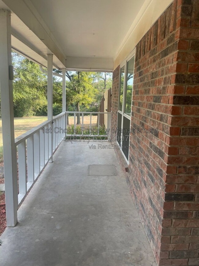 Building Photo - 1516 Oakridge Ct W