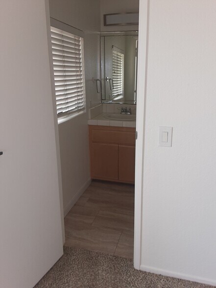 Building Photo - 512 Geneva Ave