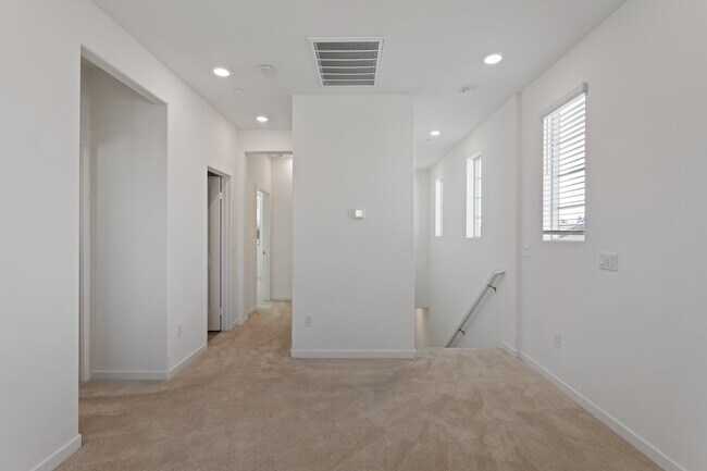 Building Photo - 839 Cranberry Way