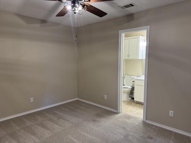 Building Photo - 2029 Laney Dr