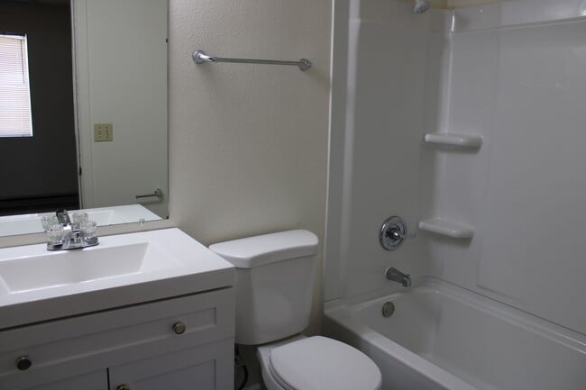 Building Photo - Live Close to It All: 2BR Condo Near CSU