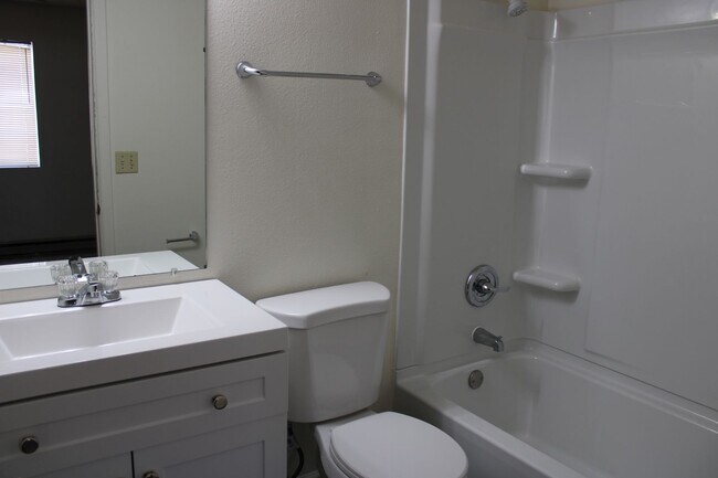 Building Photo - Lovely Condo Next to Campus- Winter Move I...