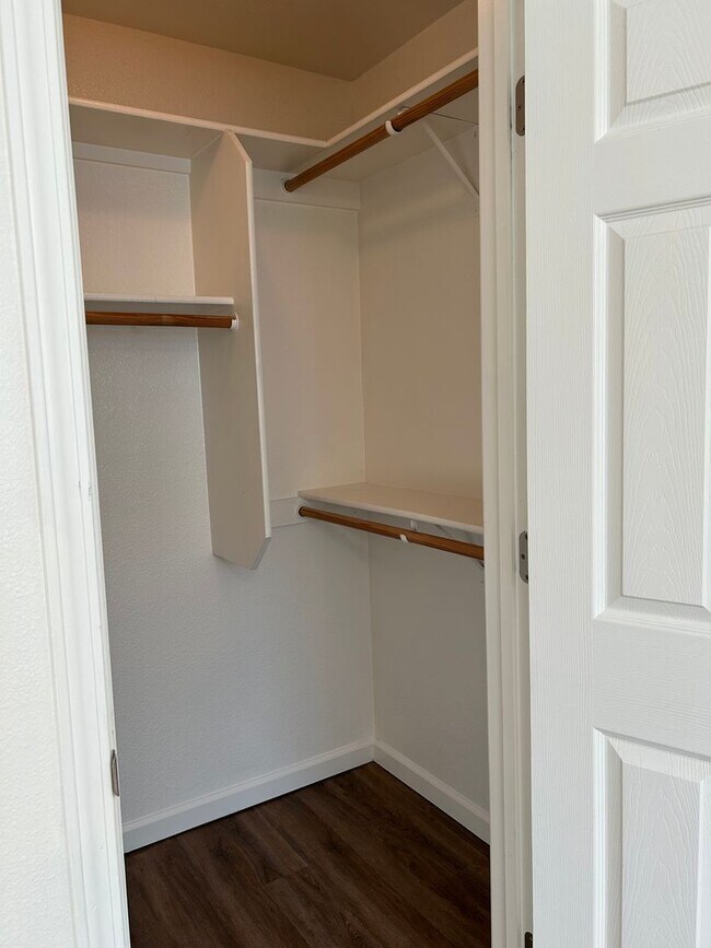 Building Photo - 582 Morgan Dr