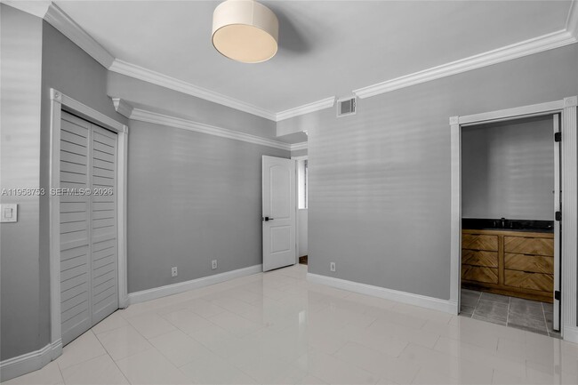 Building Photo - 1231 Sorrento Dr