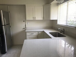 Building Photo - NEWHALL 2724-26