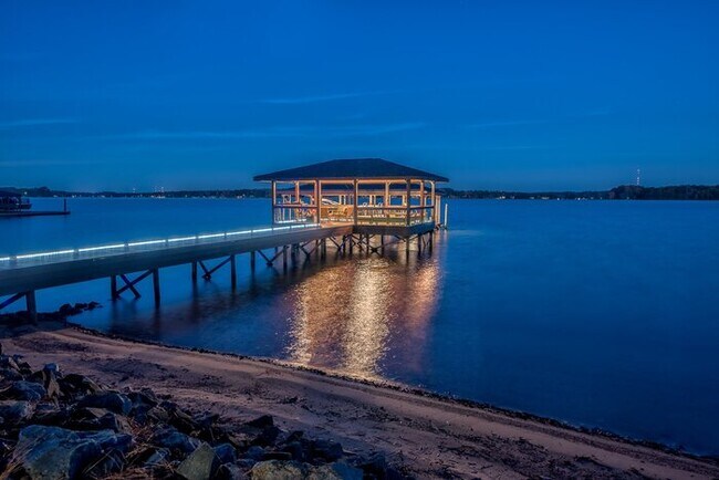 Building Photo - Lake Norman Playaway