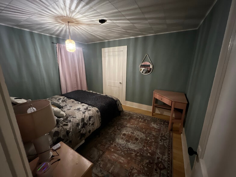 Building Photo - 303 Pioneer St