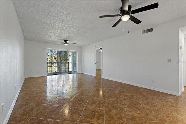 Building Photo - 122 E Cypress Ct