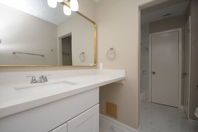 Building Photo - 16335 Quail Echo Dr