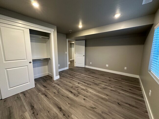 Building Photo - 1429 3500 W