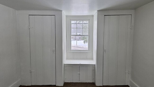 Building Photo - 1028 Clearview St NW