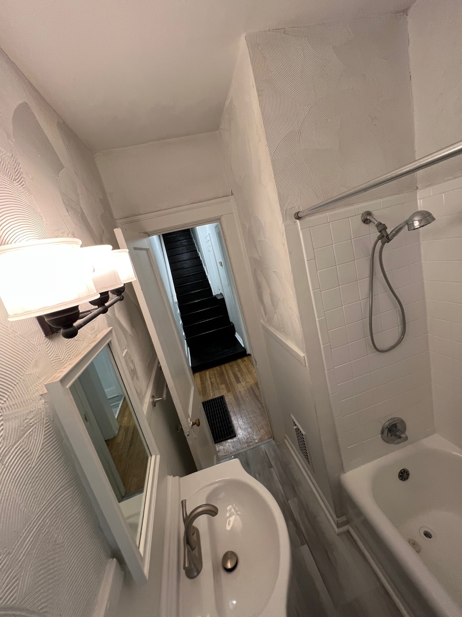 bath 1 - 1304 N Morningside Dr NE