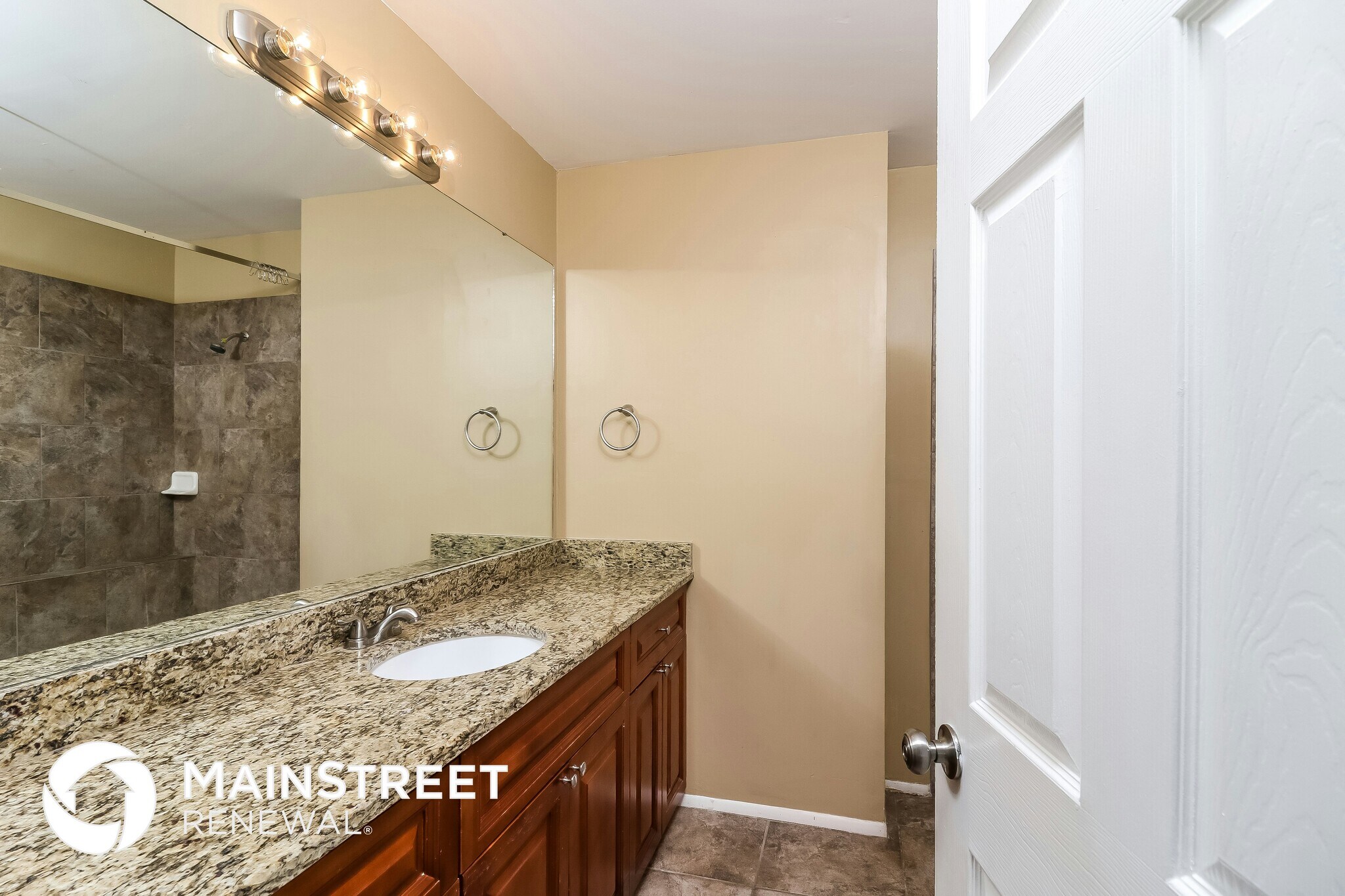 Building Photo - 3685 Avanti Cir