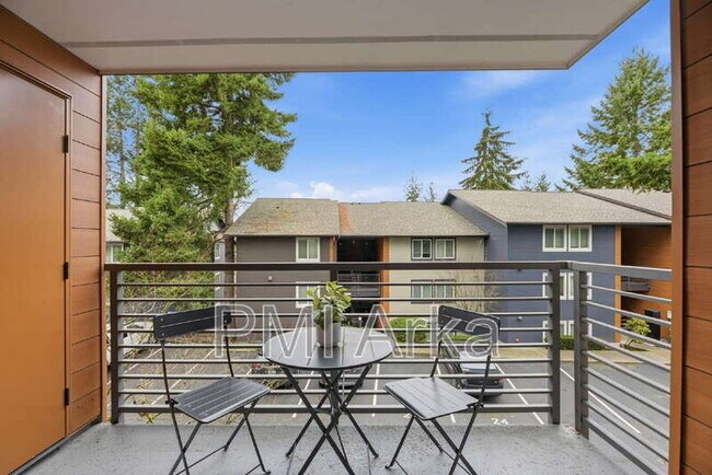 Building Photo - 12107 NE Bel Red Rd