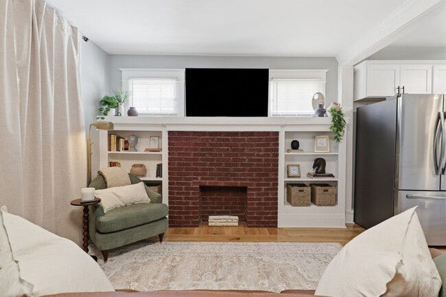 Building Photo - Furnished 3-Bedroom, 2-Bath Apartment in North Buffalo