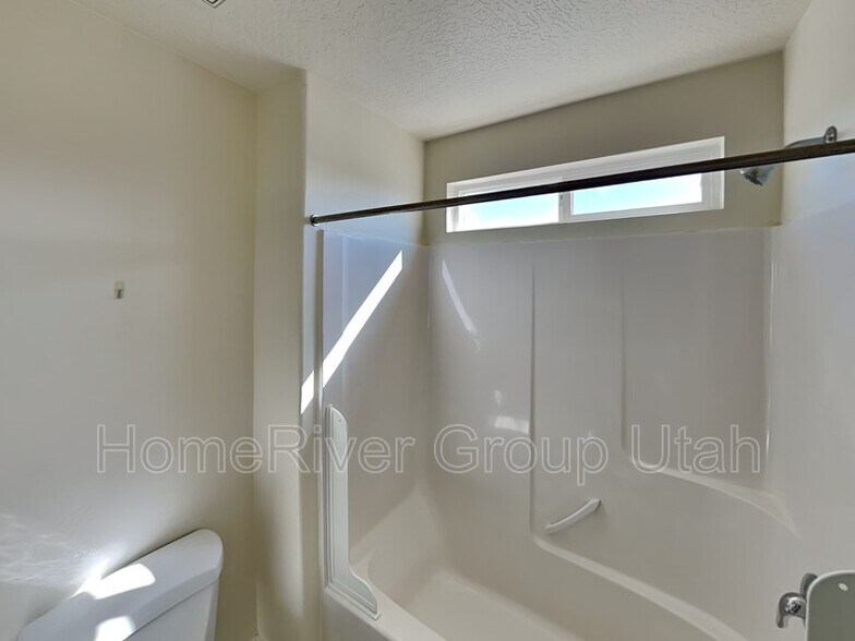 Building Photo - 708 S 80 E