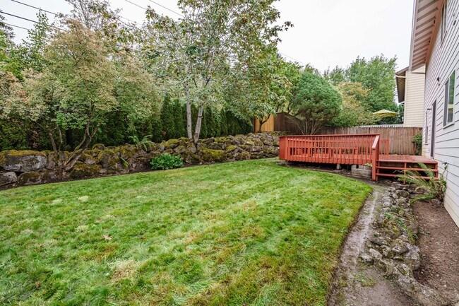 Building Photo - 4 Bedroom 2.5 Bath with Fenced Backyard in Camas School District
