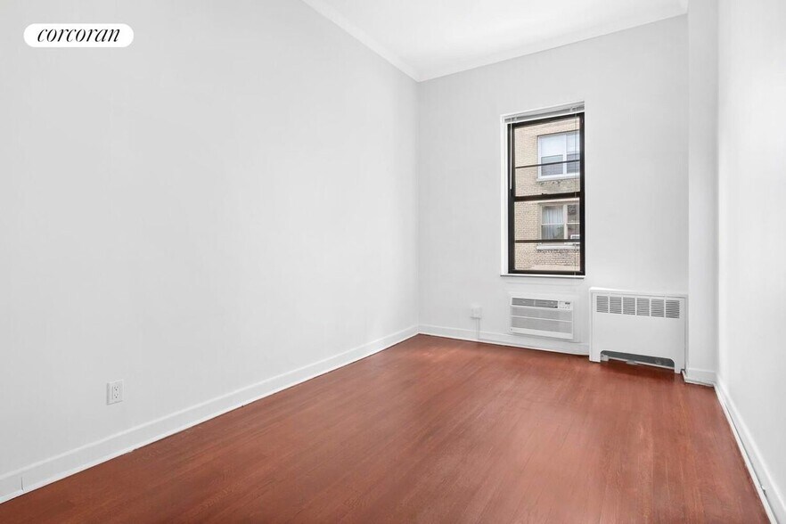 Building Photo - 7 W 95th St