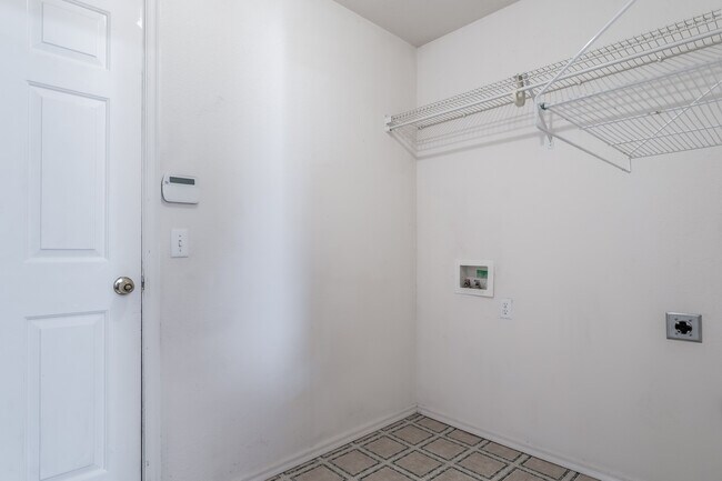 Building Photo - 5700 SE 87th St