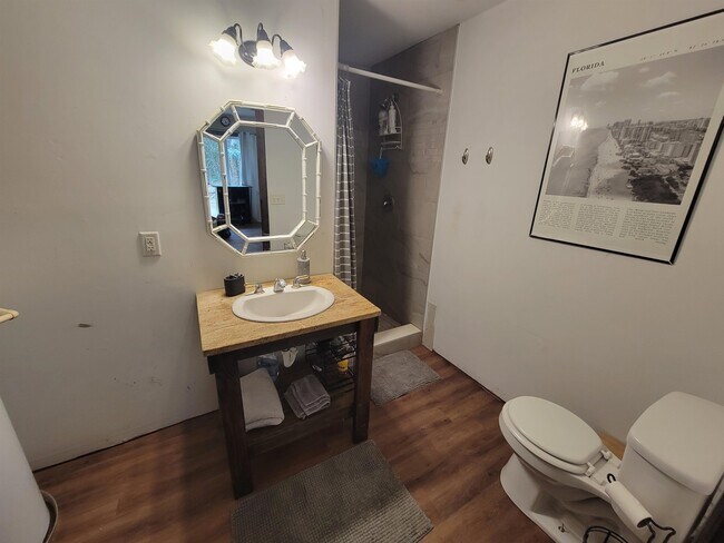 Building Photo - 1227 Continental Ct