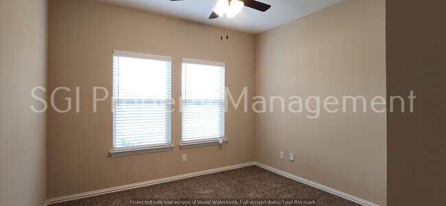 Building Photo - 4 Bedroom Home Ready for Move in!