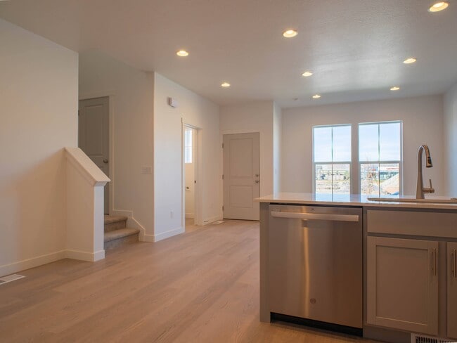 Building Photo - 3545 Hardman Way
